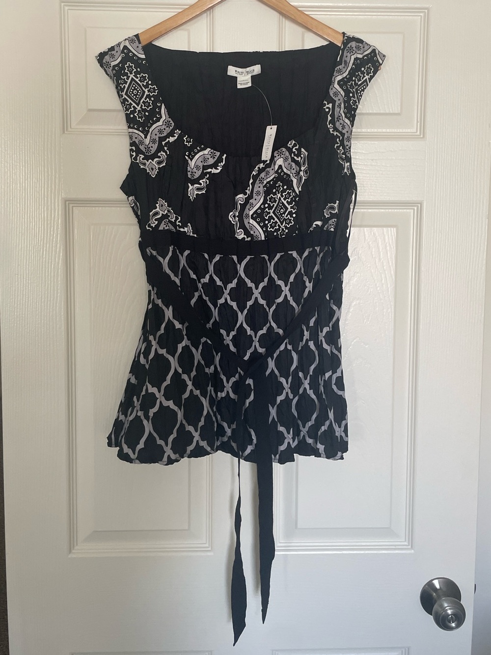 🖤 White House Black Market Black & White Patterned Women's Silk Tank Top 🖤